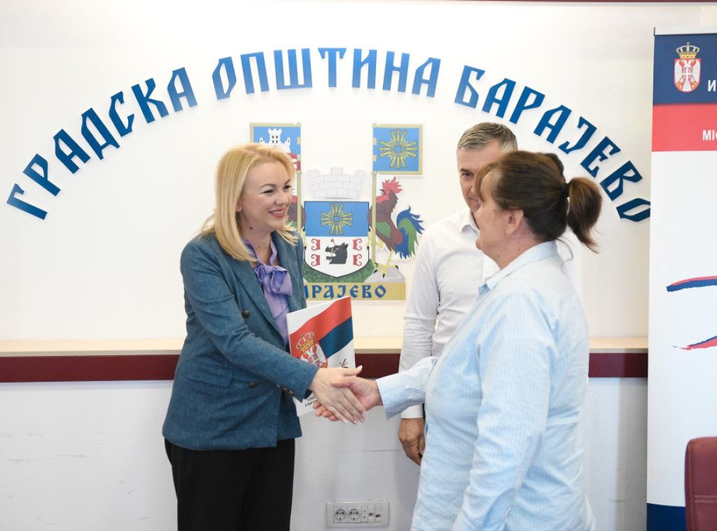 Uručeno pet ugovora za stambenu podršku izbeglicama i interno raseljenima u Barajevu