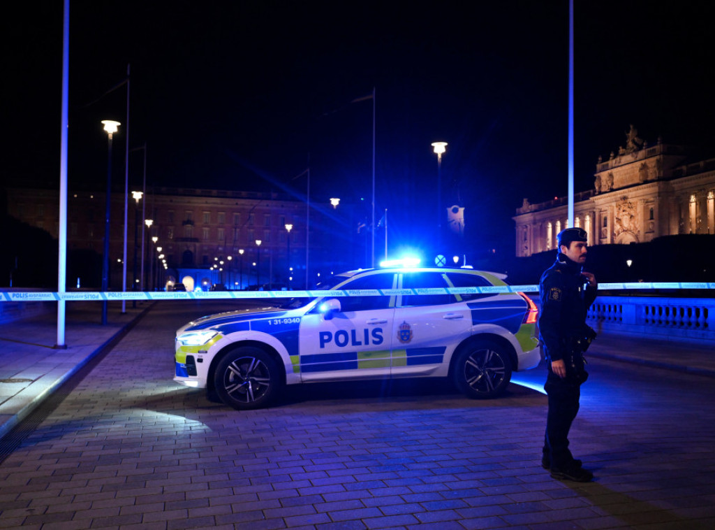 Policija ranila naoružanog muškarca ispred kraljevske palate u Stokholmu