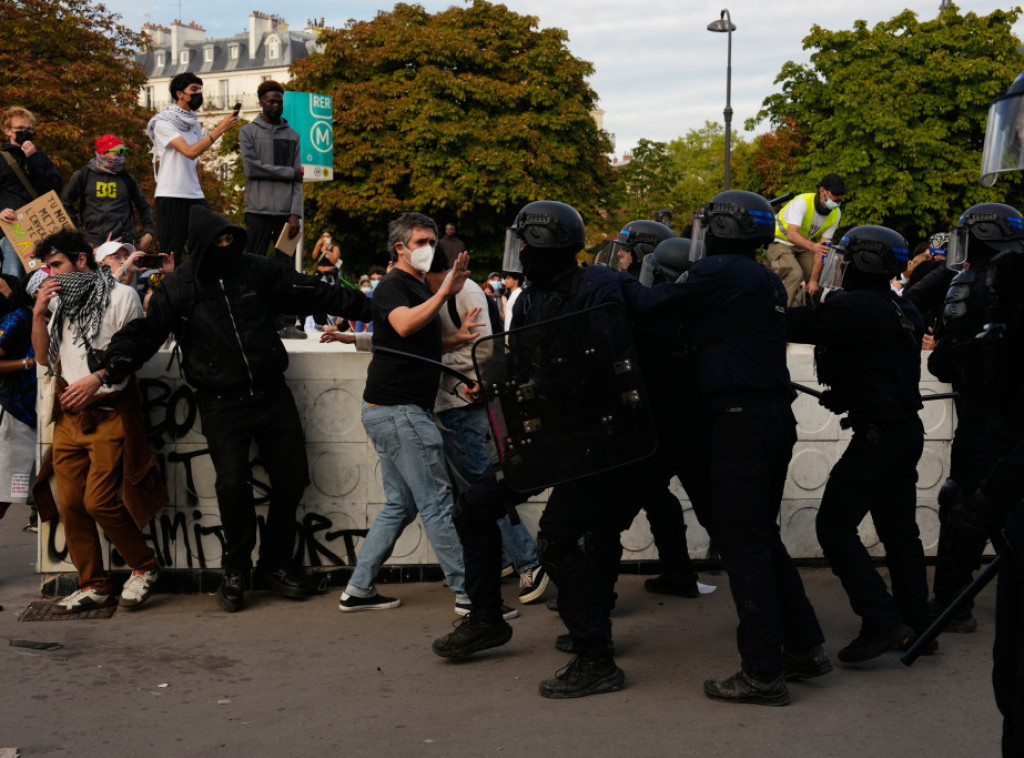U protestima u Francuskoj uhapšeno najmanje 488 ljudi, povređena 43 policajca