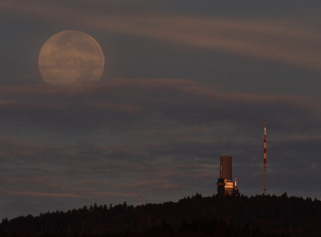 NASA objavila snimak svitanja na površini Marsa koji je napravio rover Kjuriositi