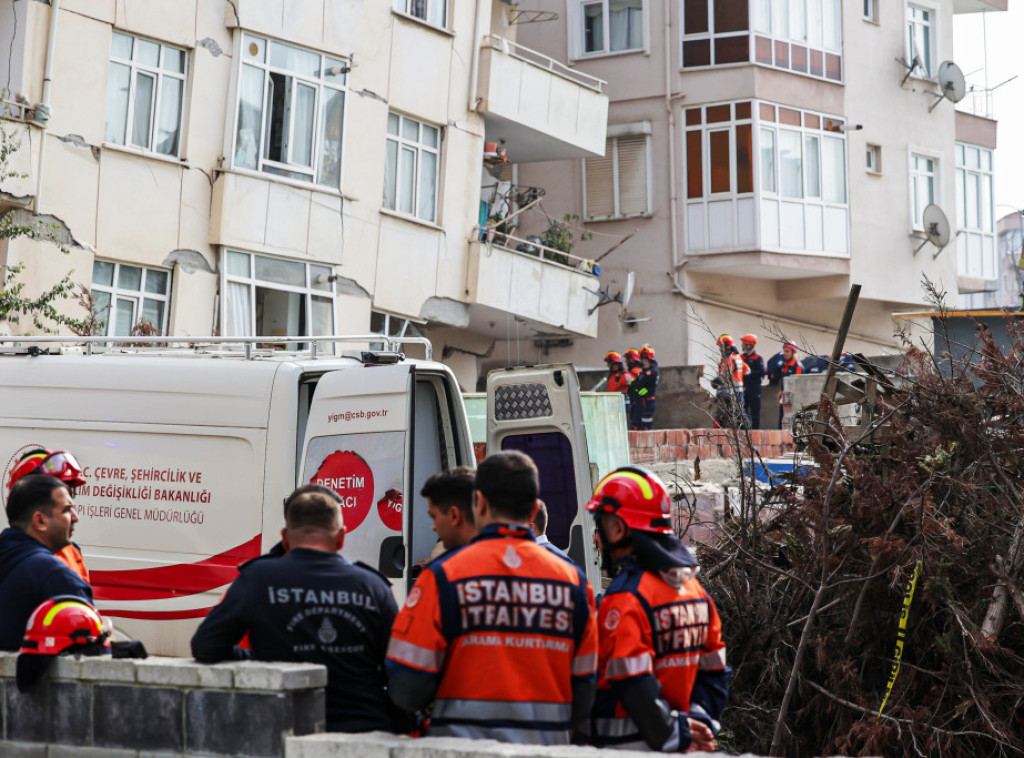 Petoro ljudi poginulo u urušavanju zgrade u Istanbulu, završena potraga za nestalima