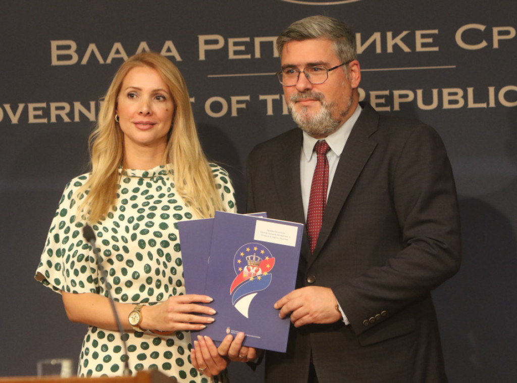 Starović uručio 30 ugovora institucijama za projekte Evropske teritorijalne saradnje