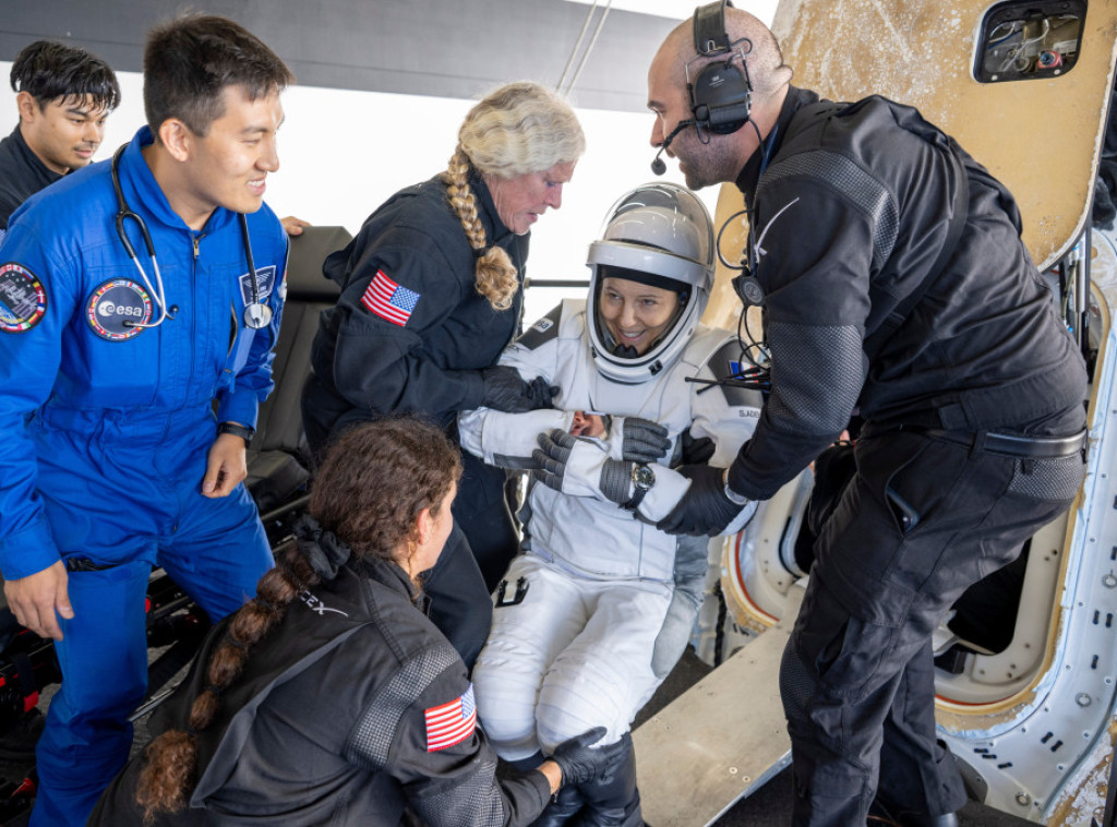 Četvoro astronauta vratilo se posle osam meseci na Zemlju