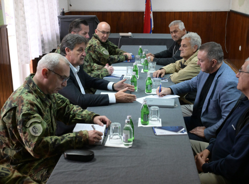 Gašić sa meštanima Ravne Reke o objektima u zaštitnim zonama oko Pasuljanskih livada