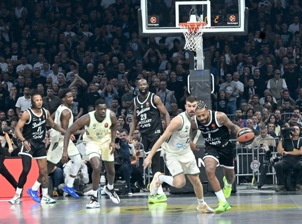 Košarkaši Panatinaikosa ubedljivo pobedili Partizan na povratku Obradovića u Arenu