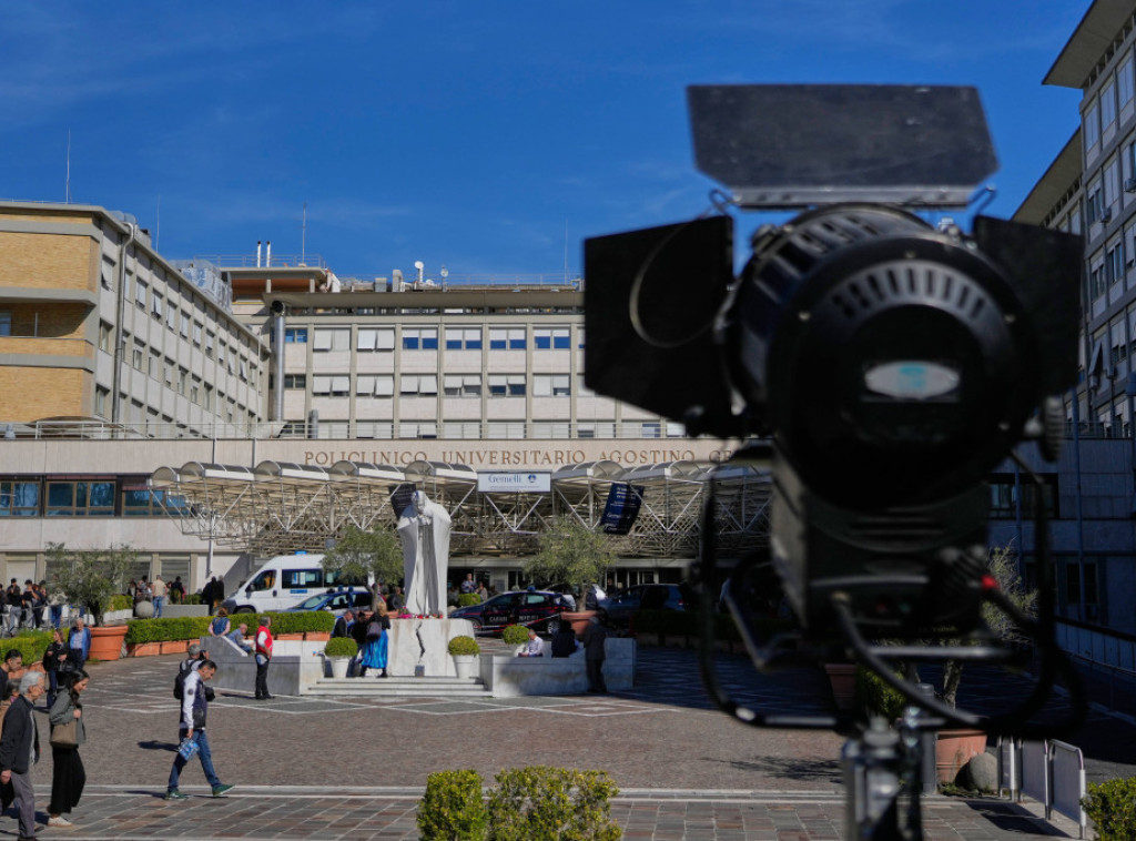 Vatikan: Oporavak pape Lava XIV nakon operacije protiče dobro