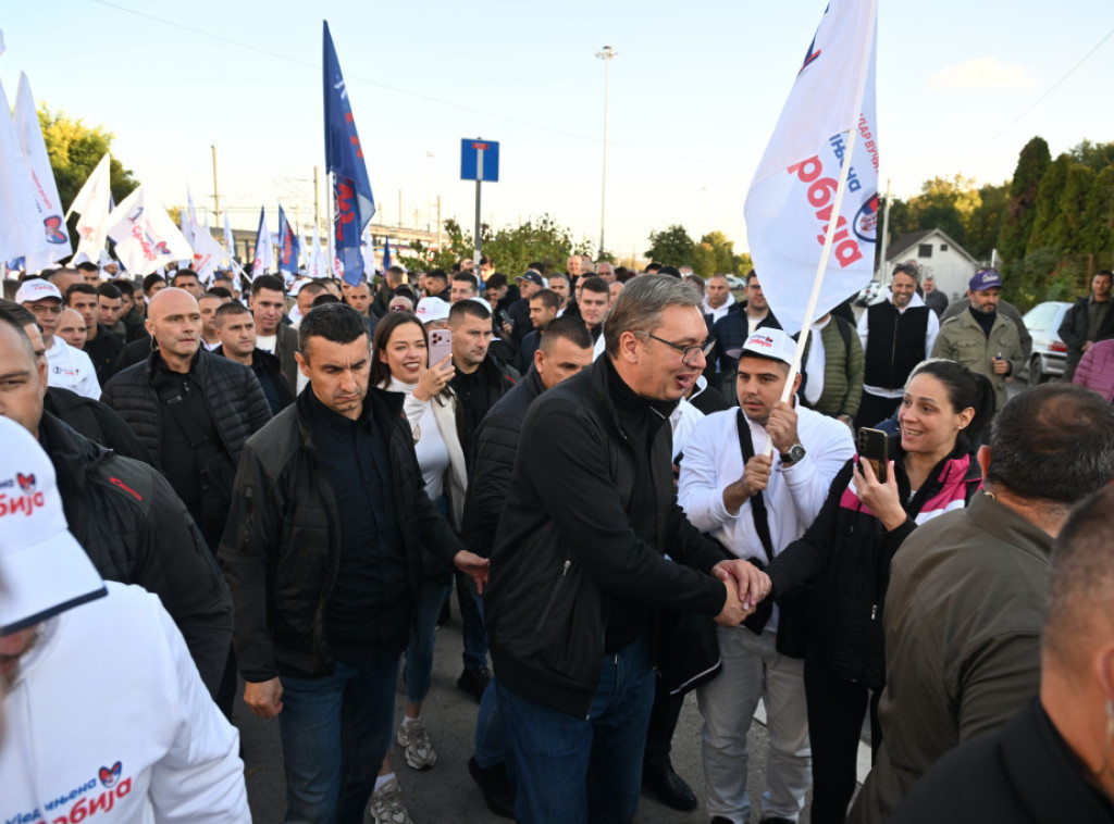 Vučić stigao na Trg slobode u Novi Sad, dočekan ovacijama