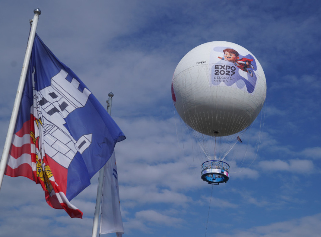 Obavljen probni let panoramskog balona u bojama Ekspa 2027 na Adi Ciganliji