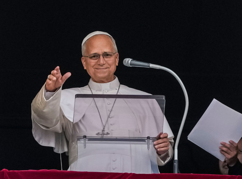 Papa Lav se pojavio prvi put nakon operacije, pozdravio okupljene u Vatikanu