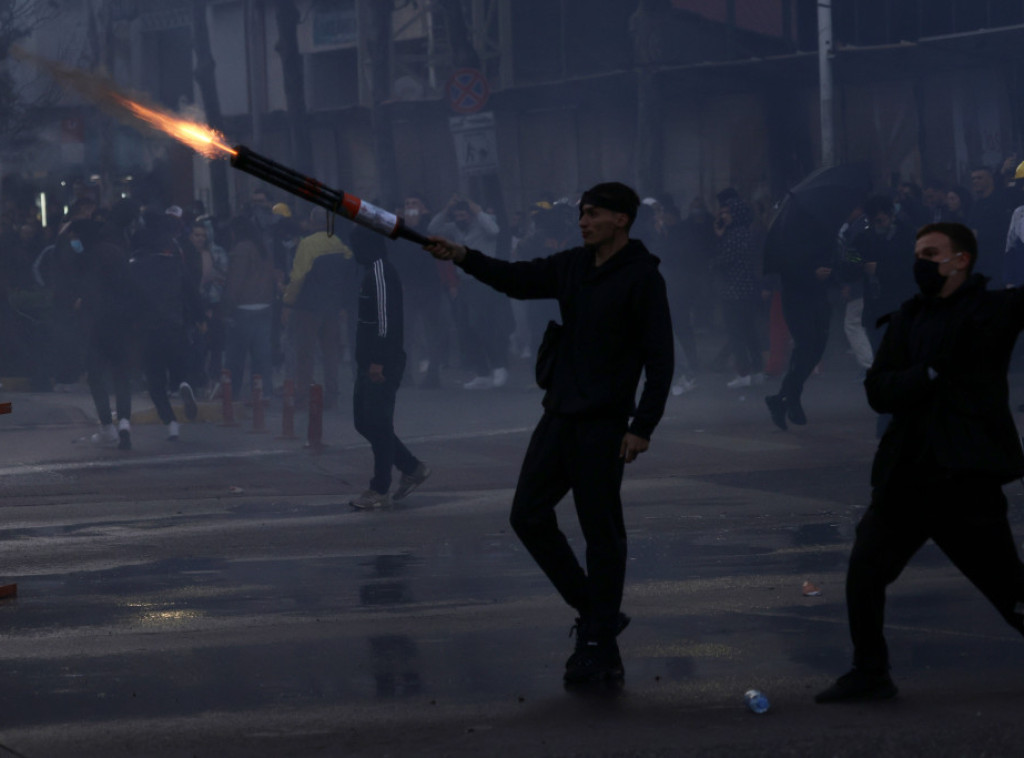 EK osudila nasilje na protestima u Albaniji i pozvala na poštovanje zakona