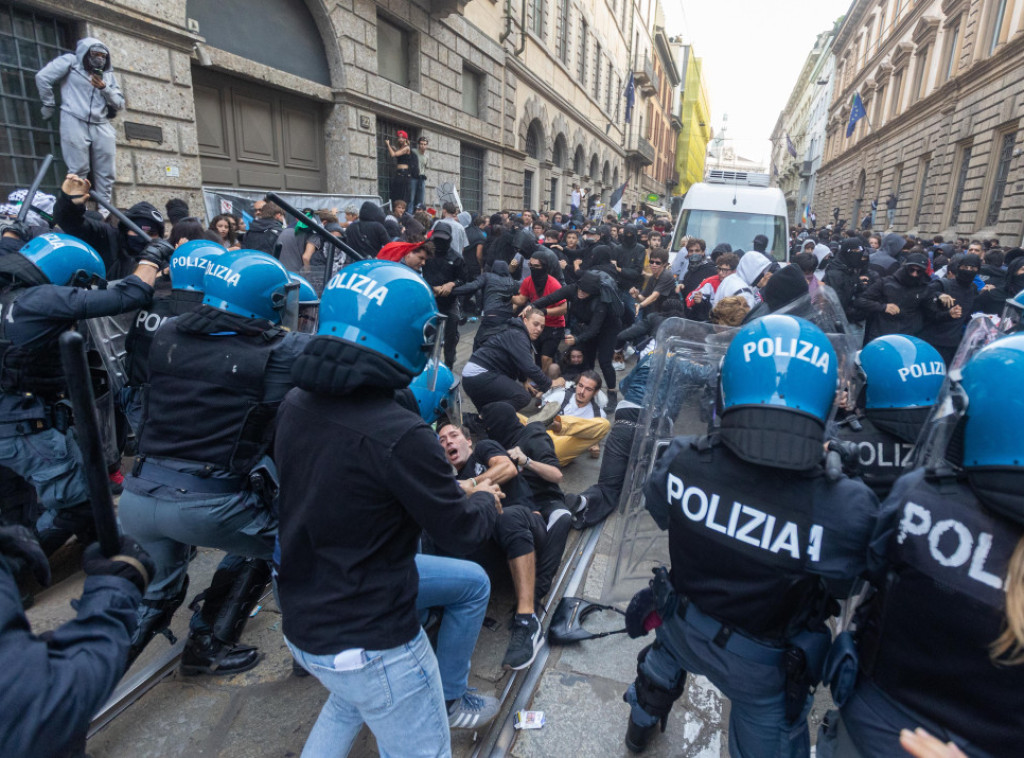 Sukob policije i demonstranata u Milanu tokom drugog dana protesta